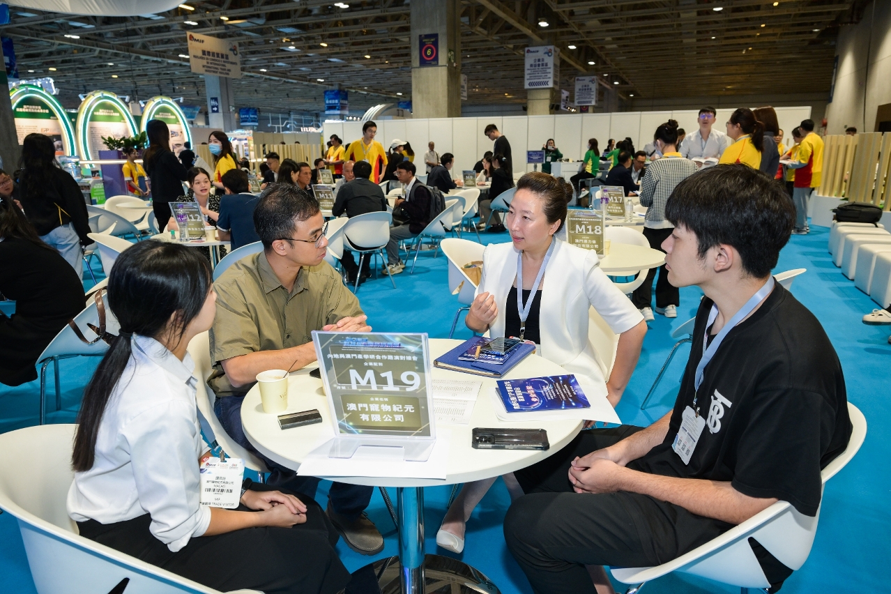 Two Roadshows of Science and Technology Week Facilitate Transformation of Scientific Research Achievements and Enhance S&T Cooperation Between Macao and Hengqin