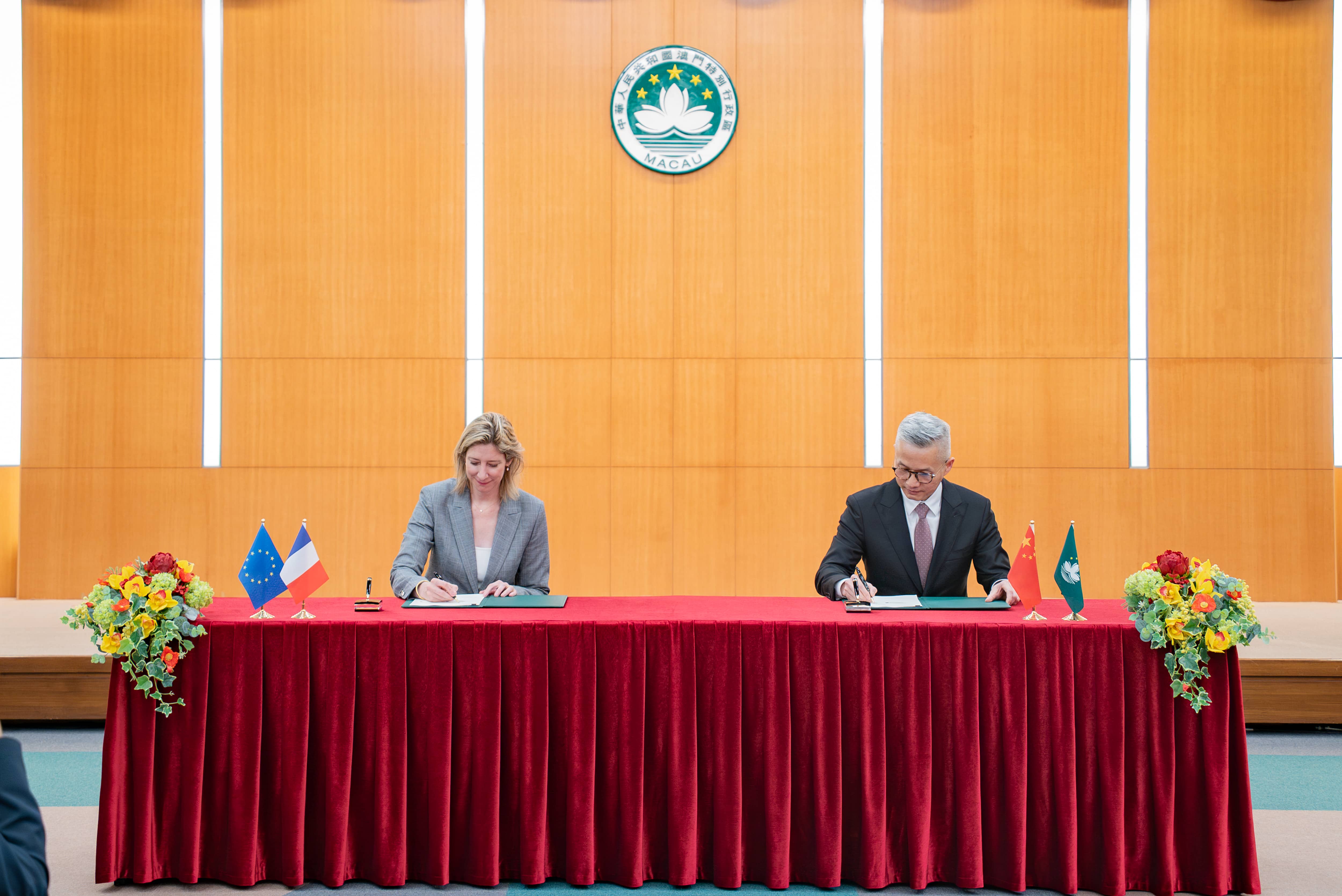 A Região Administrativa Especial de Macau e França assinam acordo de cooperação para promover a colaboração científica