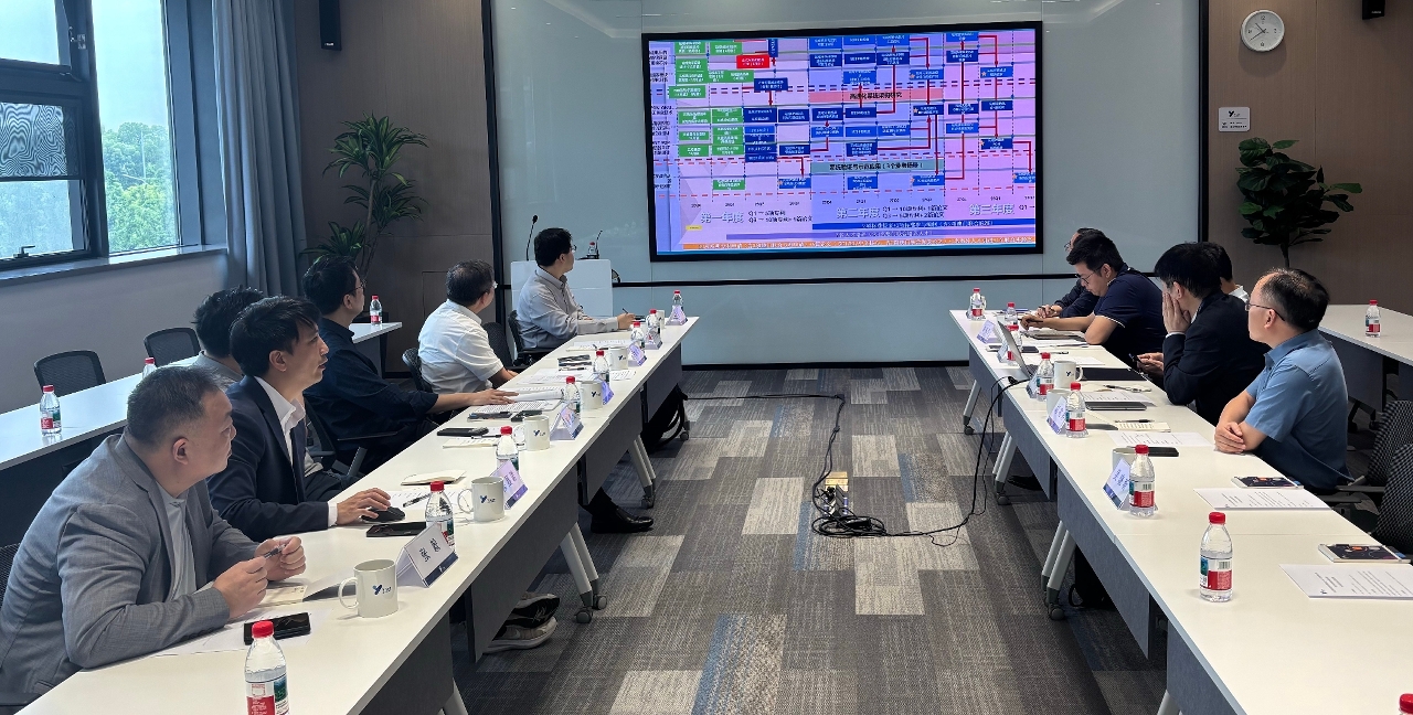 As equipas de projecto de Macau e as entidades parceiras do Interior da China apresentam, em conjunto, à delegação do FDCT, o progresso dos projectos de financiamento conjunto.